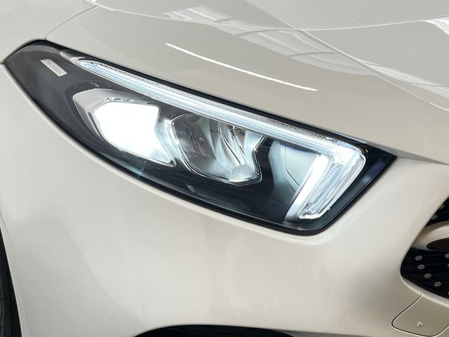 2021 MERCEDES-BENZ A-CLASS 1.3 A180 AMG Line Hatchback 5dr Petrol Manual Euro 6 (s/s) (136 ps) - Photo 11