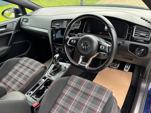 2017 VOLKSWAGEN GOLF - Photo 2