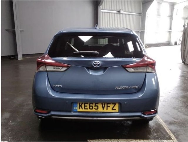 2015 TOYOTA AURIS 1.8 VVT-h Design Hatchback 5dr Petrol Hybrid CVT Euro 6 (s/s) (136 ps) - Photo 4