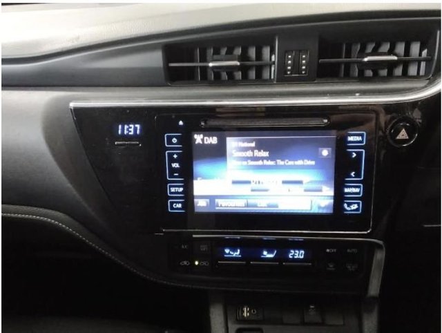 2015 TOYOTA AURIS 1.8 VVT-h Design Hatchback 5dr Petrol Hybrid CVT Euro 6 (s/s) (136 ps) - Photo 6