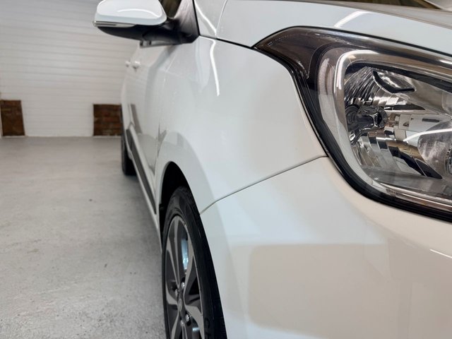 2017 HYUNDAI I10 1.2 Premium SE Hatchback 5dr Petrol Manual Euro 6 (87 ps) - Photo 3