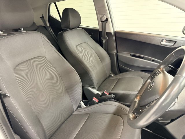 2017 HYUNDAI I10 1.2 Premium SE Hatchback 5dr Petrol Manual Euro 6 (87 ps) - Photo 12