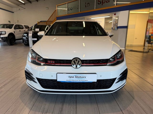 2019 Volkswagen Golf - Photo 2