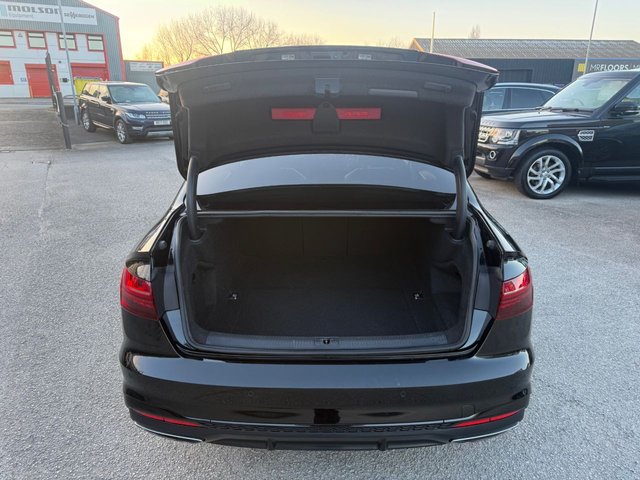 2022 AUDI A4 2.0 TFSI 35 Black Edition Saloon 4dr Petrol S Tronic Euro 6-1 OWNER FROM NEW-BANG AND OLUFSEN SOUND-VIRTUAL COCKPIT-HALF LEATHER-HEATED SEATS-BLUETOOTH-CRUISE CONTROL-SATNAV-REVERSE CAMERA-360 CAMERA-APPLE CAR PLAY-ELECTRIC FOLDING MIRRORS-DUAL ZONE CLIMATE CONTROL - Photo 7