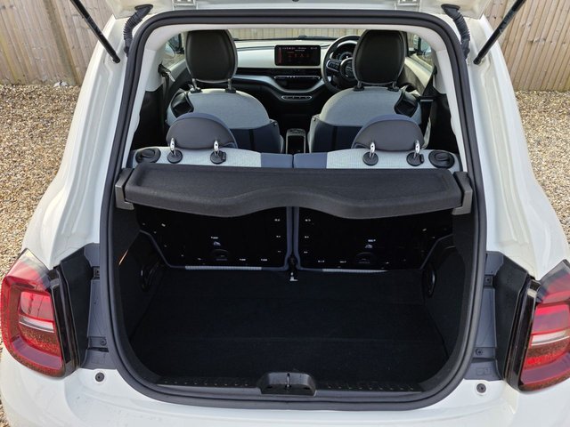 2022 FIAT 500E - Photo 10