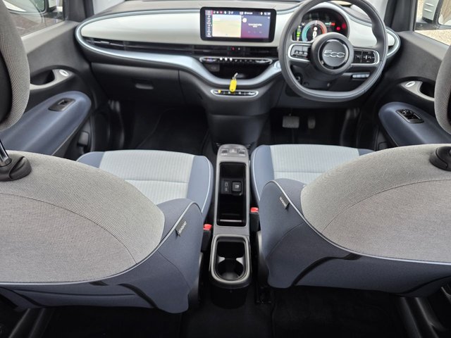 2022 FIAT 500E - Photo 11