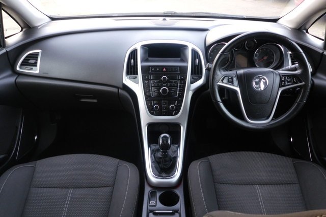 2012 VAUXHALL ASTRA - Photo 2