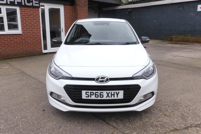 2016 HYUNDAI I20 - Photo 8