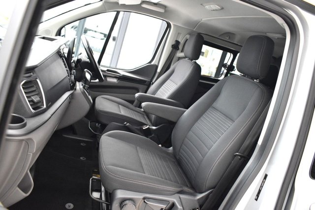 2018 Ford Transit Custom 2L Limited 5dr - Photo 4
