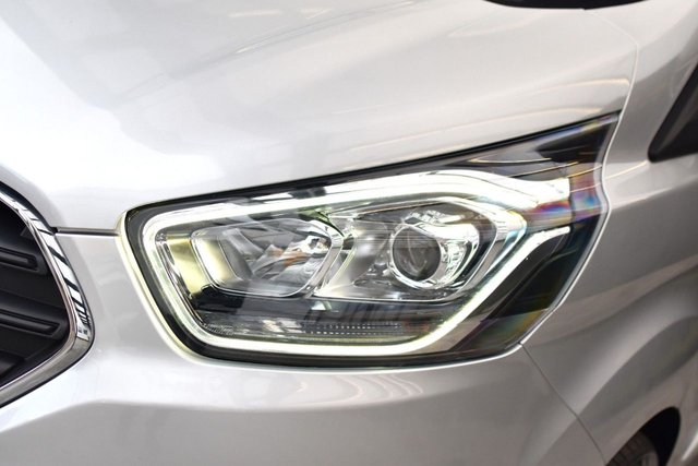 2018 Ford Transit Custom 2L Limited 5dr - Photo 9