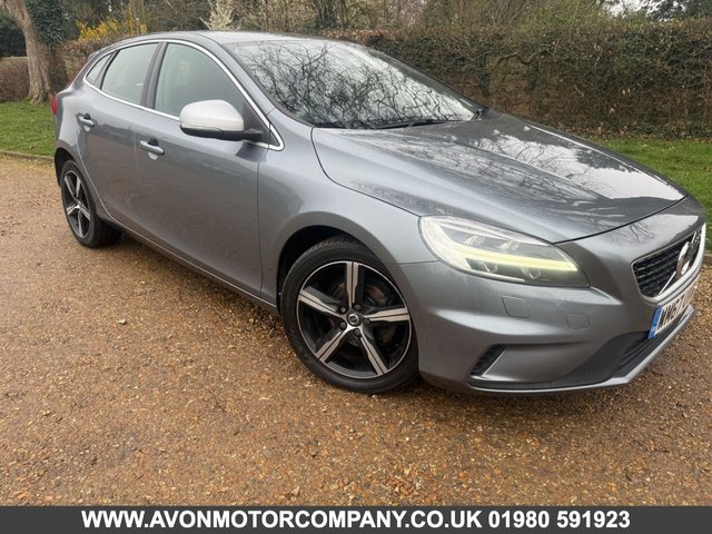 2018 VOLVO V40 - Photo 2