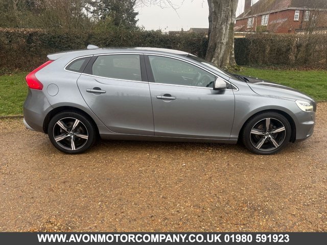2018 VOLVO V40 - Photo 3
