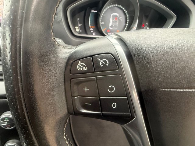 2018 VOLVO V40 - Photo 11