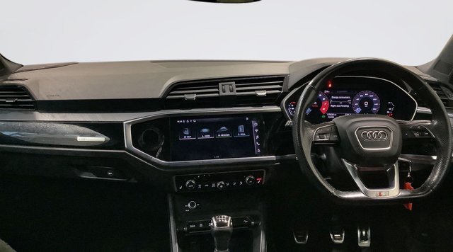 2021 Audi Q3 1.5L Black Edition 5dr - Photo 3