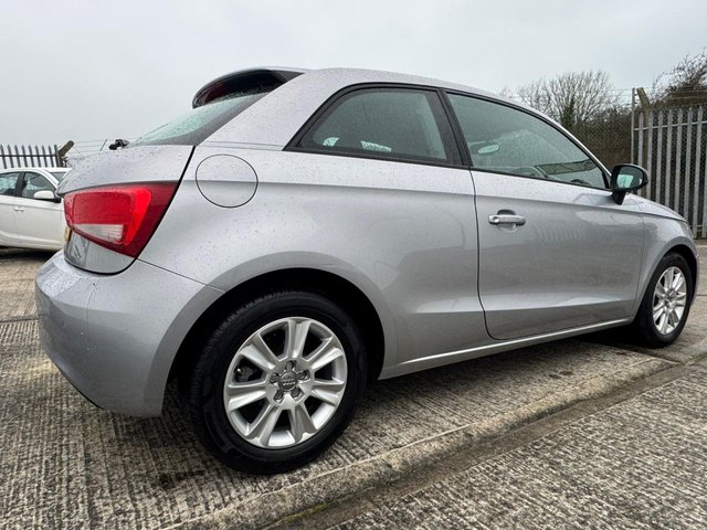 2014 Audi A1 1.6L Se 3dr - Photo 8