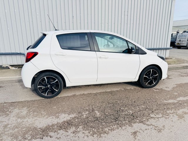 2015 Toyota Yaris 1.3L Sport 5dr - Photo 5