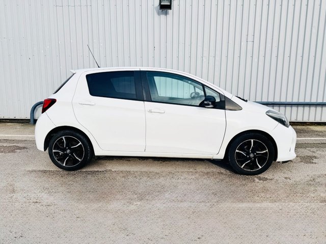 2015 Toyota Yaris 1.3L Sport 5dr - Photo 6