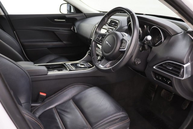 2018 Jaguar Xe 2L Prestige 4dr - Photo 10