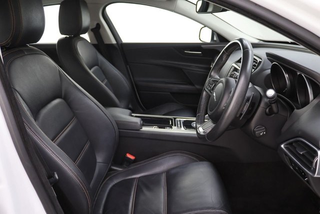 2018 Jaguar Xe 2L Prestige 4dr - Photo 12