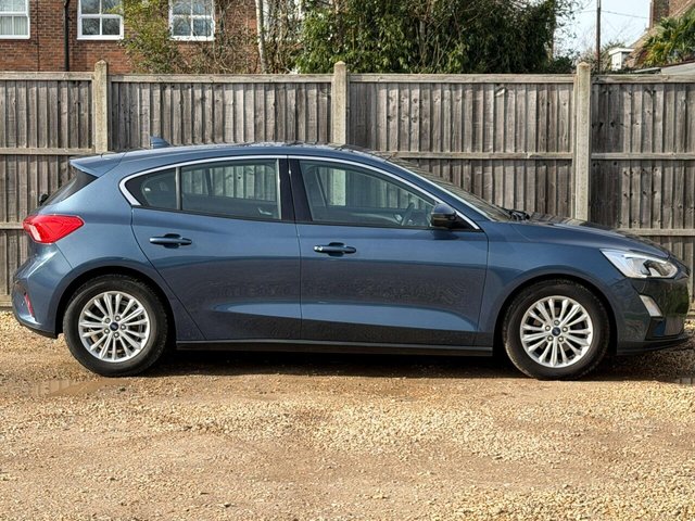 2018 Ford Focus - Photo 11