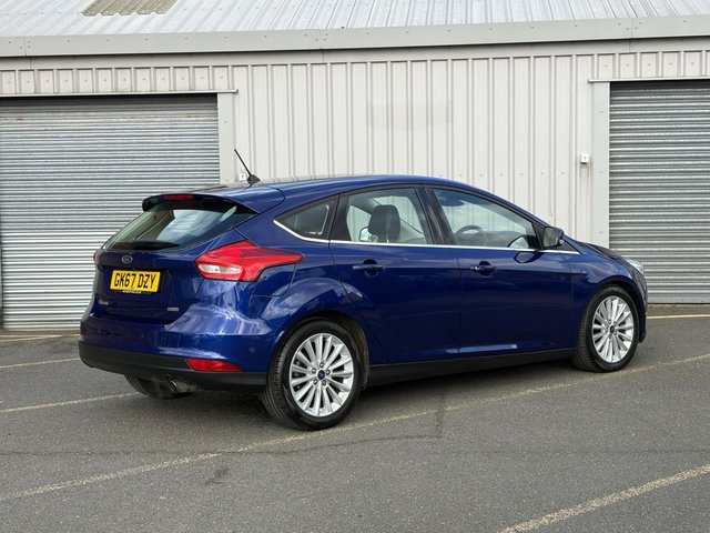 2017 FORD FOCUS - Photo 5