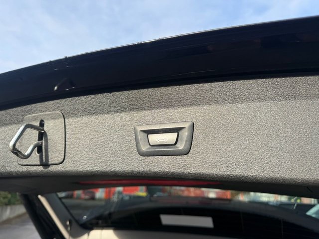 2019 BMW X1 2.0 18d xLine SUV 5dr Diesel Auto xDrive Euro 6 (s/s) (150 ps)-Factory Extras Worth £860-Finished In Black Sapphire Metallic-Black Dakota Leather Upholstery-Sun Protection Glazing-Climate Control-Mfsw-Dab Radio-Bluetooth-Satnav-Nice Family Car. - Photo 9