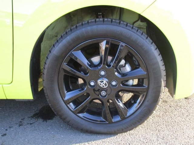 2016 TOYOTA AYGO 2016 1.0 VVT-i x-cite 3 Yellow Bi-Tone Hatchback 5dr Petrol x-shift Euro 6 (68 ps) - Photo 6