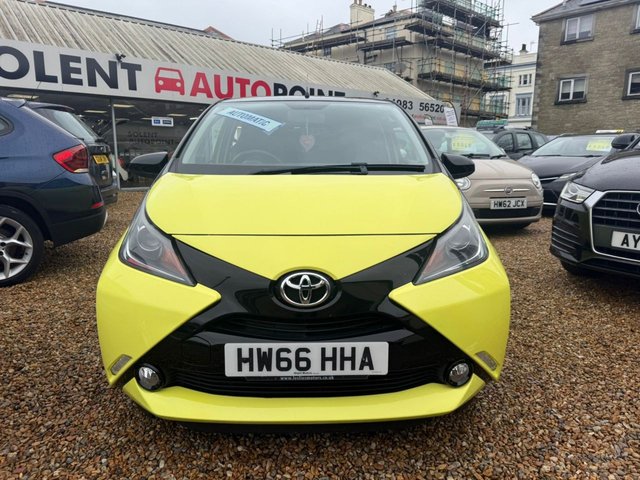 2016 TOYOTA AYGO 2016 1.0 VVT-i x-cite 3 Yellow Bi-Tone Hatchback 5dr Petrol x-shift Euro 6 (68 ps) - Photo 2
