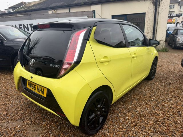 2016 TOYOTA AYGO 2016 1.0 VVT-i x-cite 3 Yellow Bi-Tone Hatchback 5dr Petrol x-shift Euro 6 (68 ps) - Photo 3