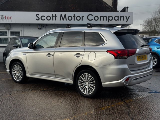2018 MITSUBISHI OUTLANDER - Photo 2