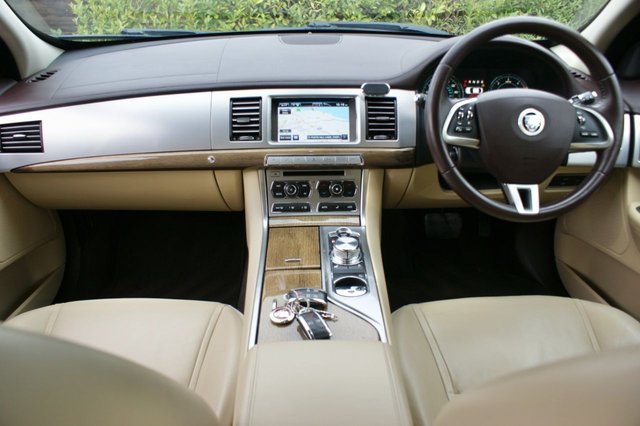 2011 JAGUAR XF 2.2d Premium Luxury Saloon 4dr Diesel Auto Euro 5 (s/s) (190 ps) - Photo 3