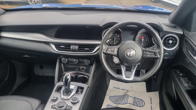 2022 Alfa Romeo Stelvio - Photo 2