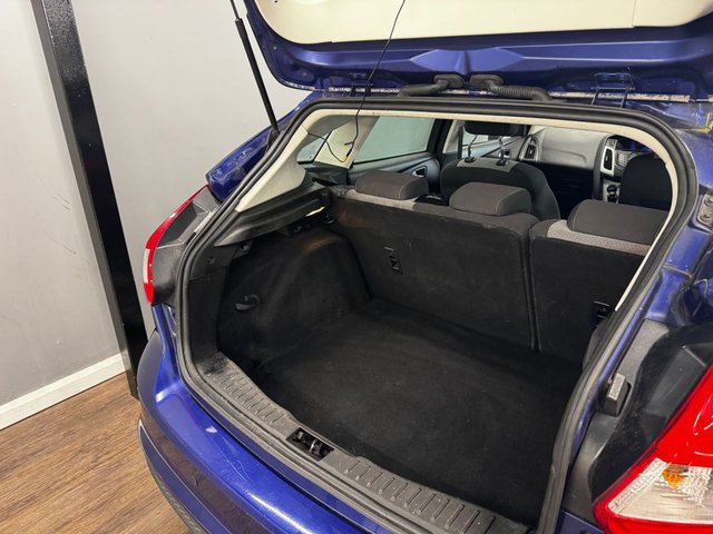 2014 FORD FOCUS 2014 1.6 Zetec Navigator Hatchback 5dr Petrol Manual Euro 5 (105 ps) - Photo 9