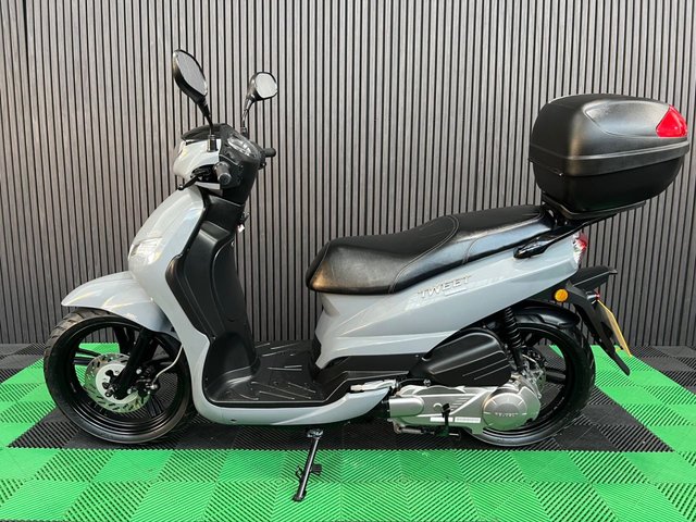 View our PEUGEOT Tweet 125