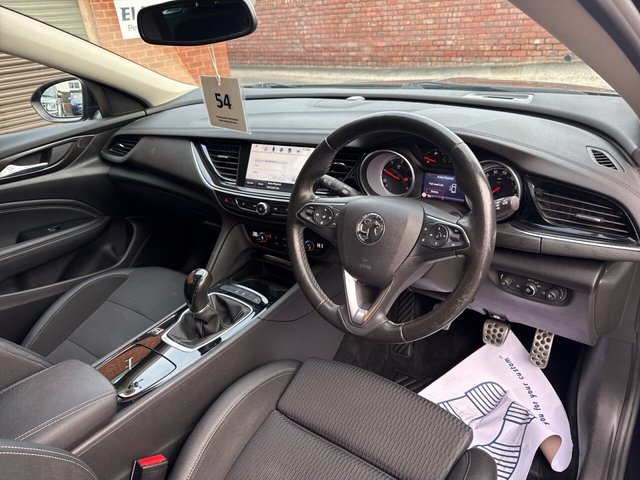 2018 Vauxhall Insignia 2L SRI Nav 5dr - Photo 6