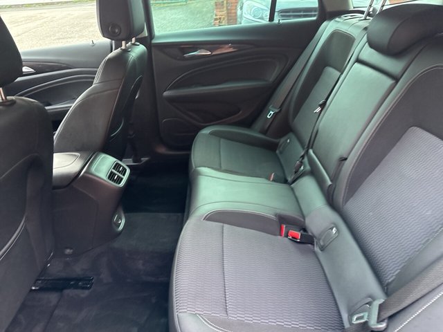 2018 Vauxhall Insignia 2L SRI Nav 5dr - Photo 7