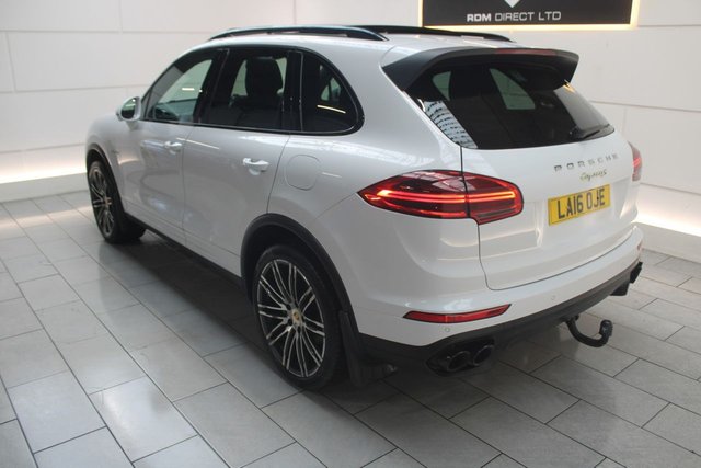 2016 PORSCHE CAYENNE - Photo 11