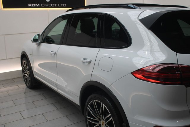 2016 PORSCHE CAYENNE - Photo 12