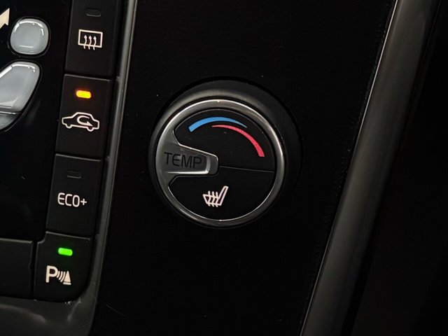 2017 VOLVO XC60 2.0 D4 R-Design Nav SUV 5dr Diesel Auto Euro 6 (s/s) (190 ps) - Photo 4