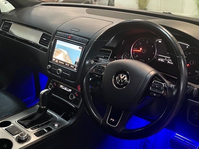 2016 Volkswagen Touareg 3L R-Line 5dr - Photo 3