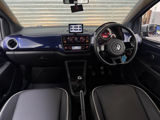 2016 VOLKSWAGEN UP! 1.0 Club up! Hatchback 3dr Petrol Manual Euro 6 (75 ps) - Photo 9