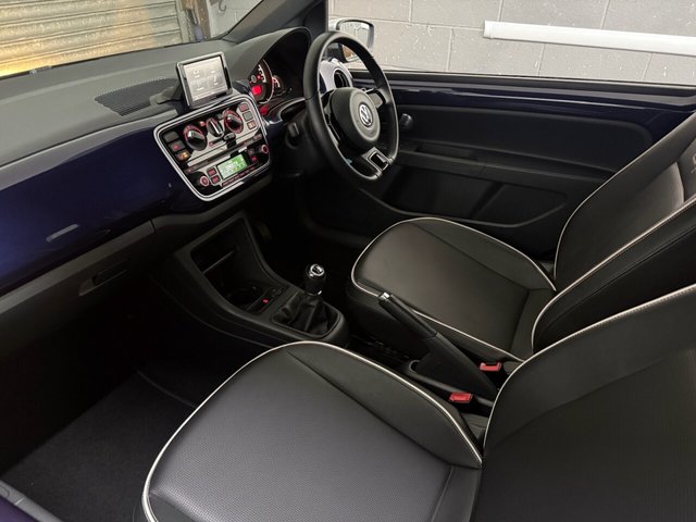 2016 VOLKSWAGEN UP! 1.0 Club up! Hatchback 3dr Petrol Manual Euro 6 (75 ps) - Photo 2