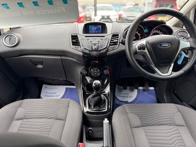2016 Ford Fiesta 1L Zetec 5dr - Photo 2