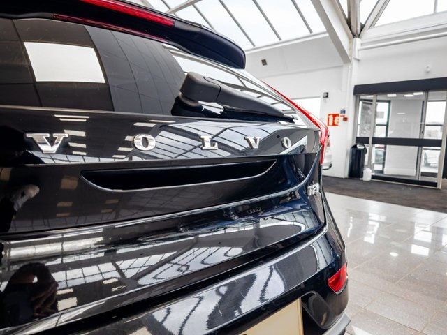 2017 Volvo V40 2L R-Design Pro 5dr - Photo 9