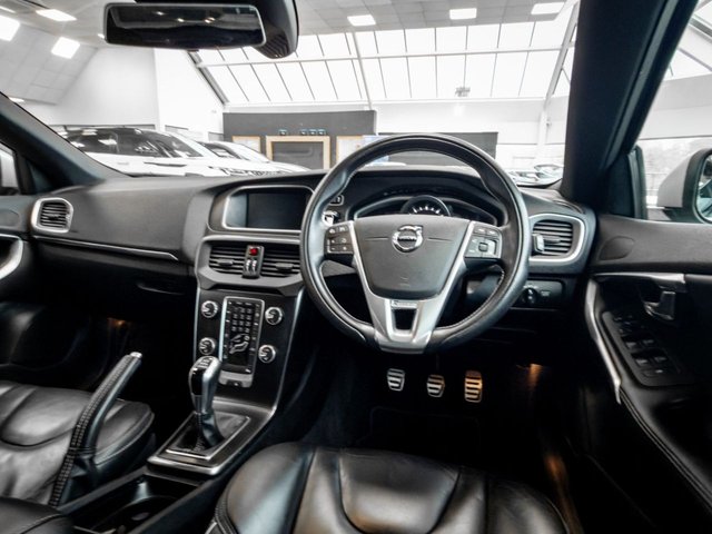 2017 Volvo V40 2L R-Design Pro 5dr - Photo 3
