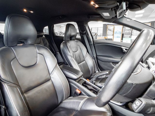 2017 Volvo V40 2L R-Design Pro 5dr - Photo 4