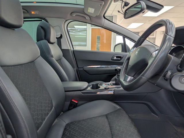 2015 PEUGEOT 3008 - Photo 12