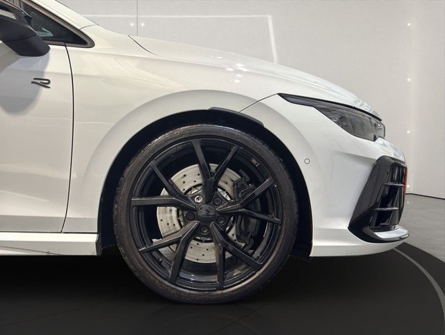 2025 Volkswagen Golf 2L R Black Edition 5dr - Photo 8