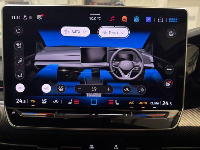 2025 Volkswagen Golf 2L R Black Edition 5dr - Photo 12