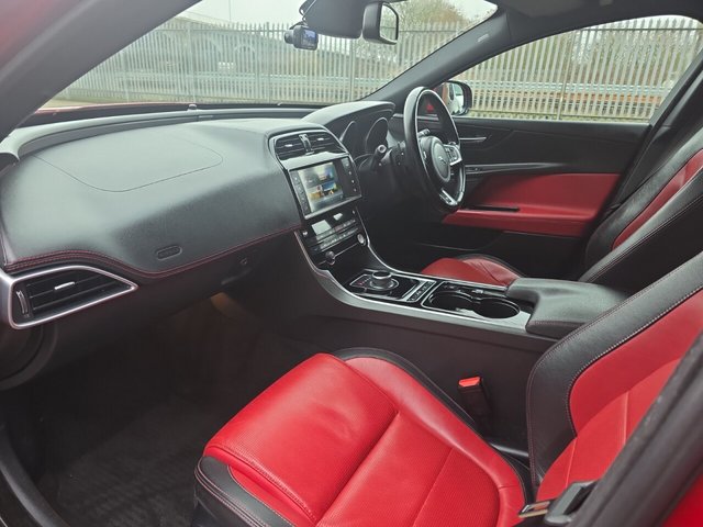 2016 JAGUAR XE - Photo 2